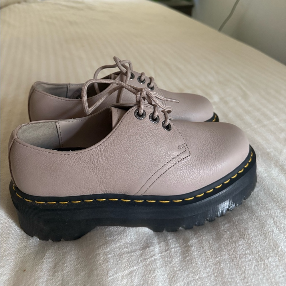Stylish Women's Platform Lace-Up Dr Martens
